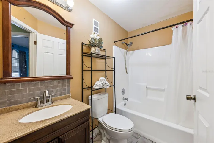 Full bathroom #1