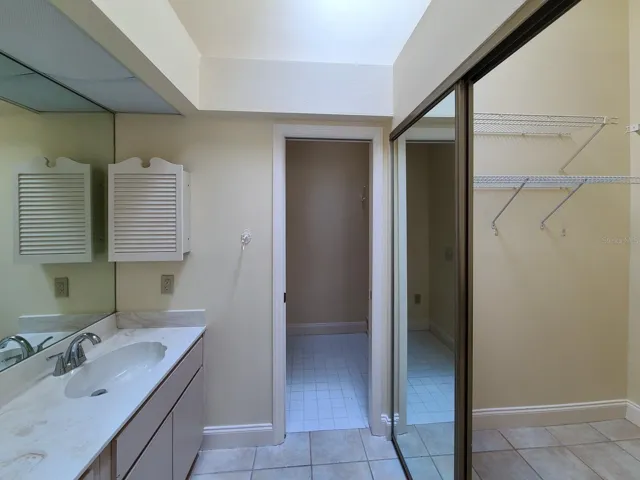 Vanity and dressing space. OM724494