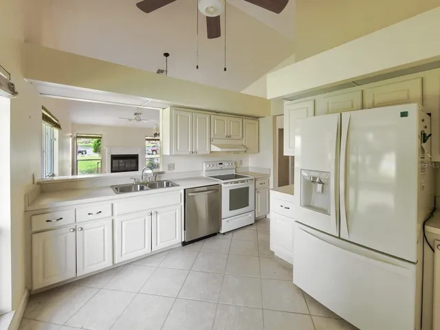 Additional kitchen perspective view. OM724494