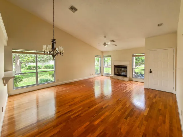 Interior access flow from garage area. OM724494