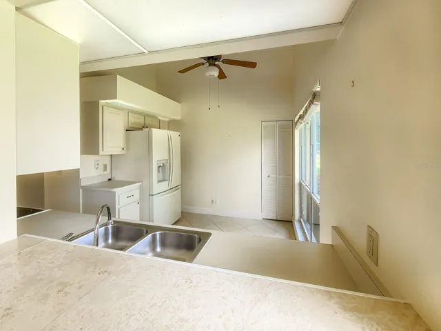 Open flow kitchen seen from living room. OM724494