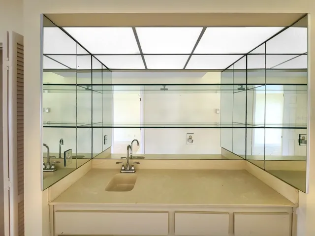 Additional wet bar perspective. OM724494