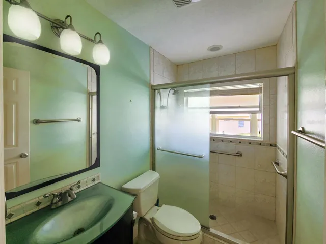 Clean guest bathroom shower area. OM724494