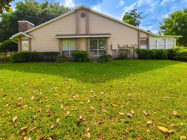 Side yard exterior space. OM724494