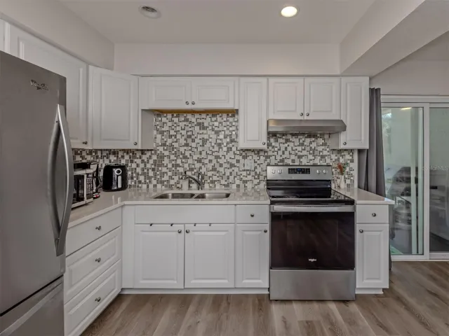 Plenty of Cabinets