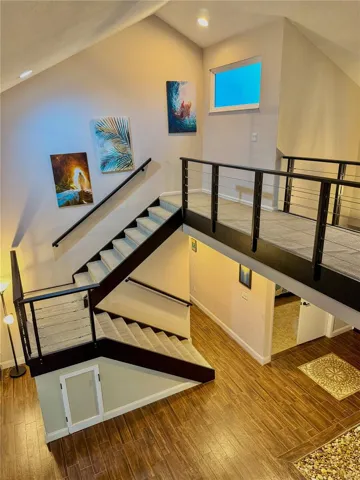 Huge 2 story vaulted ceilings