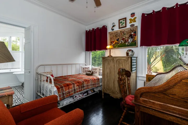 Bedroom/Office with private Bath