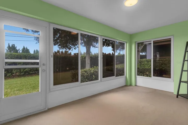Enclosed lanai