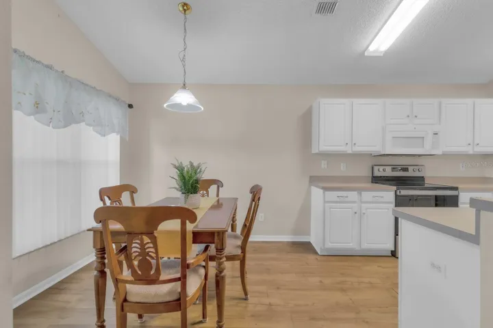 Eat in kitchen
