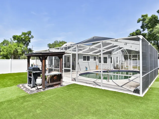 Pool with cookshed.