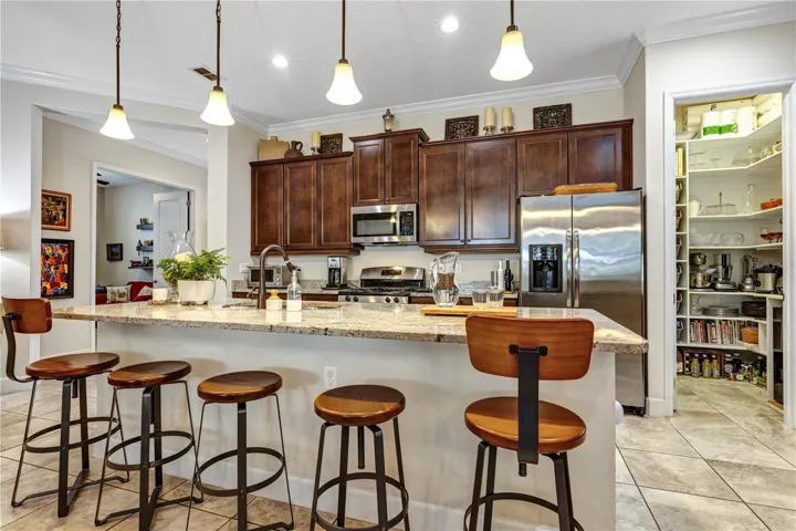 Kitchen breakfast counter.