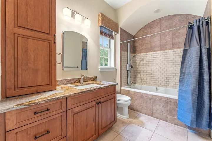 Ensuite Bathroom Bed 3
