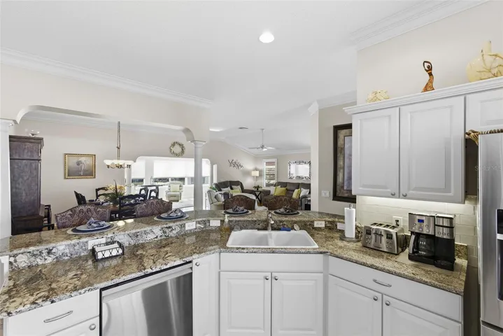 kitchen in o dining / living