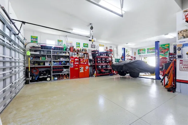 6 car garage with lift