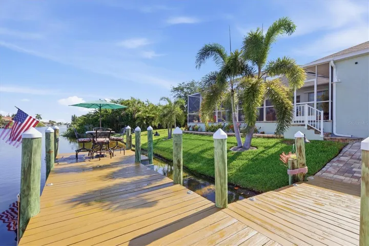 Sitting area on oversized dock