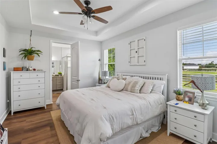 Primary suite (king bed), large walk-in closet