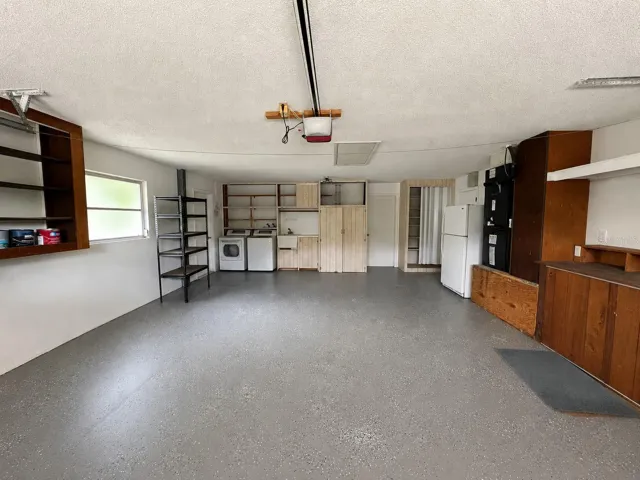 Spacious garage