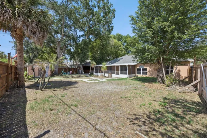Large backyard, fully fenced