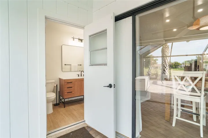 Guest Bath with convenient access to the pool!