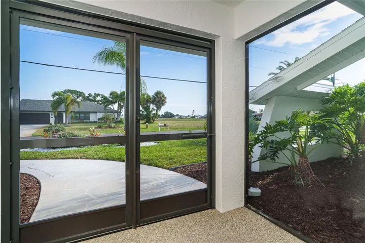 Screened entryway