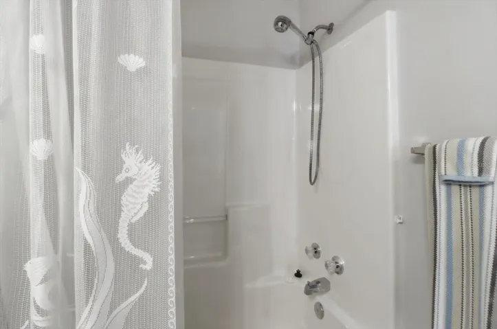 Guest Bathroom w/ Shower/Tub Combo Unit & Handheld Showerhead
