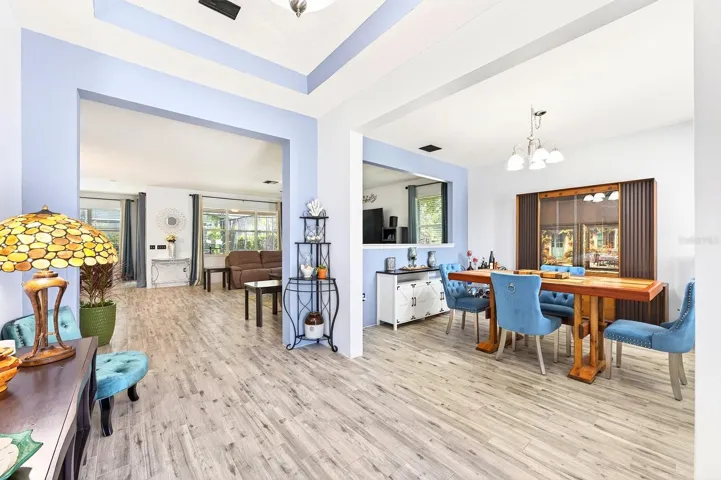 Formal dining/foyer.