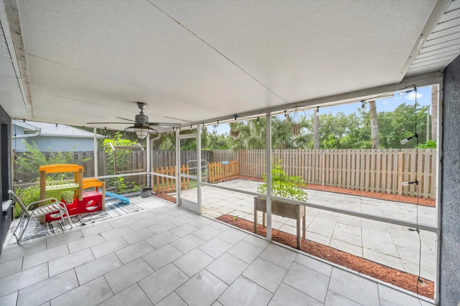 Covered &amp; screened rear lanai