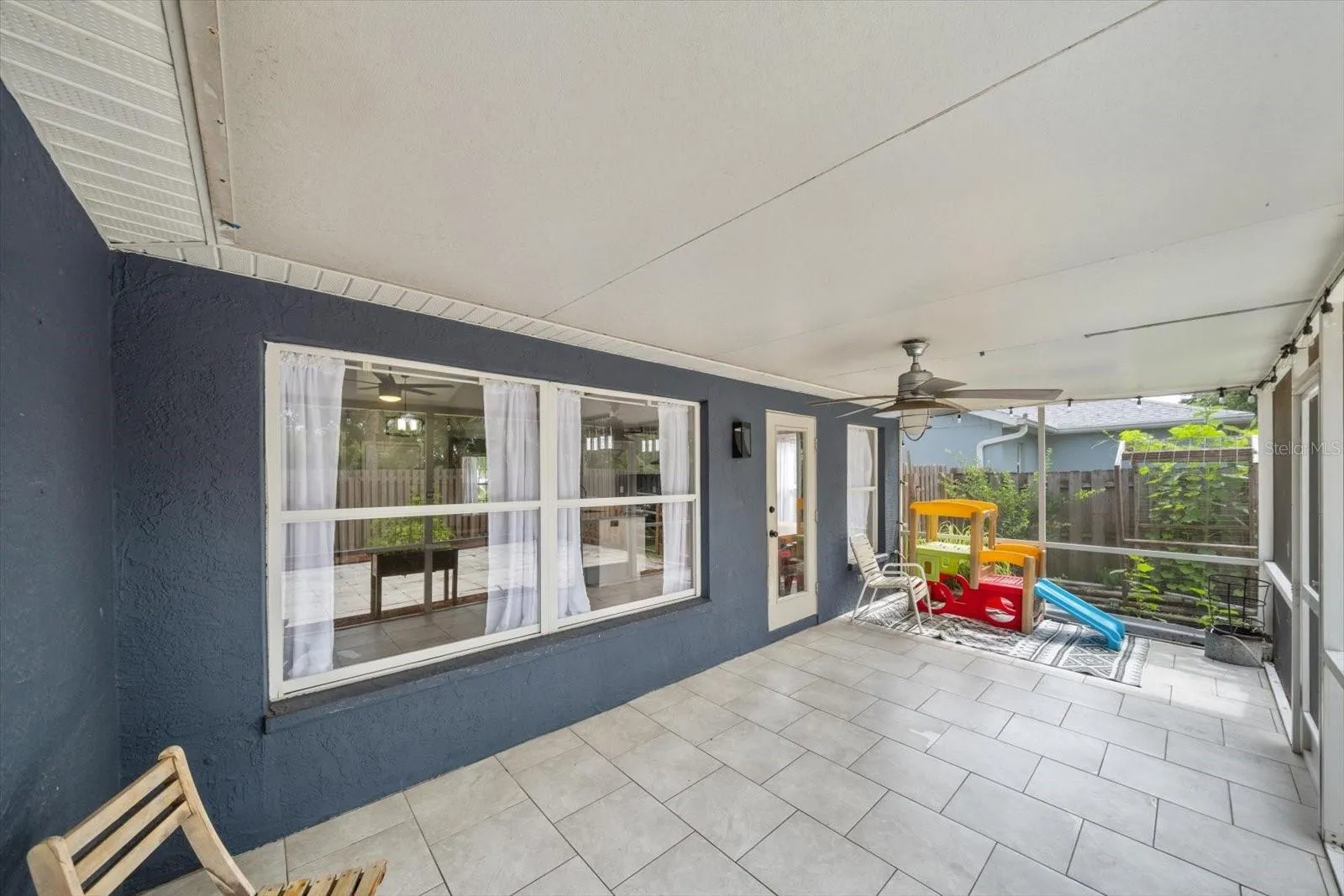 Covered &amp; screened rear lanai