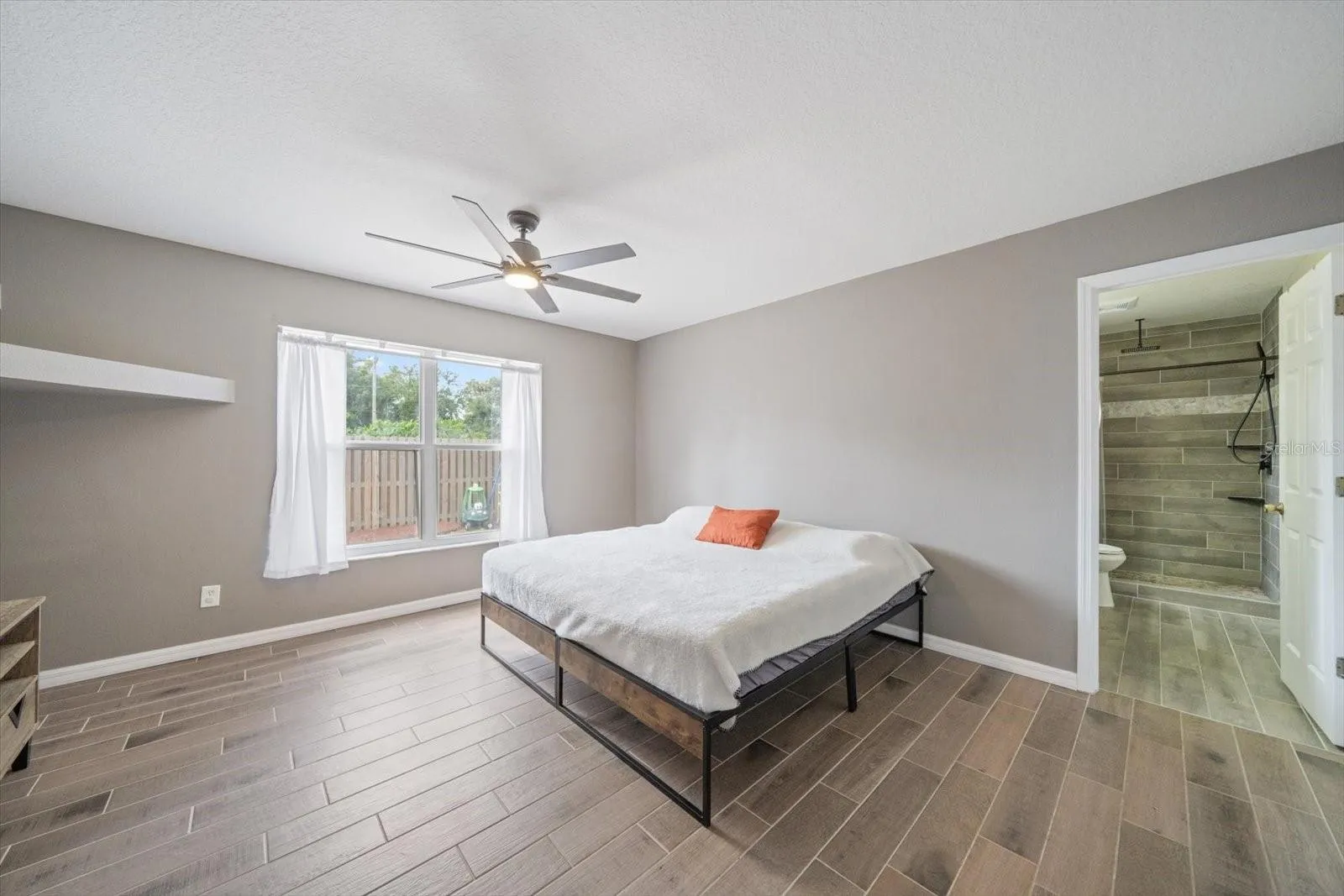 Primary bedroom - with walk-in closet &amp; ensuite bathroom
