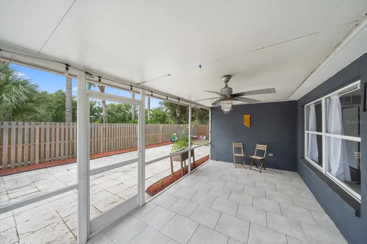 Covered &amp; screened rear lanai