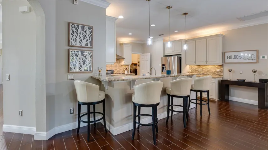 Kitchen/Breakfast Bar