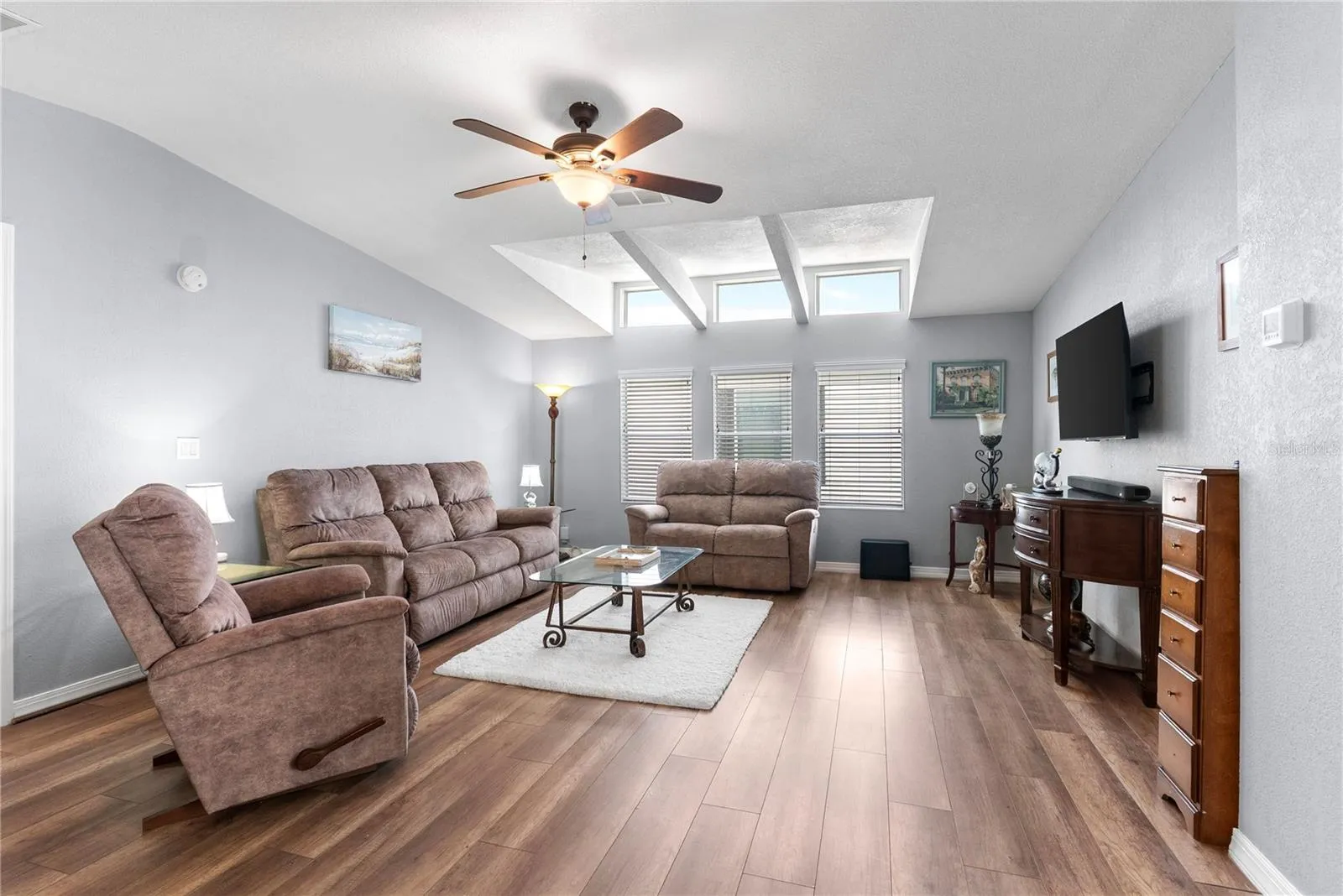 LIVINGROOM