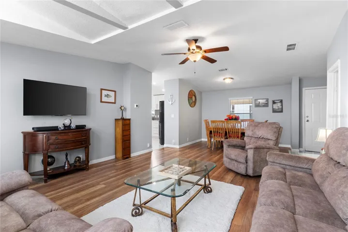 LIVINGROOM
