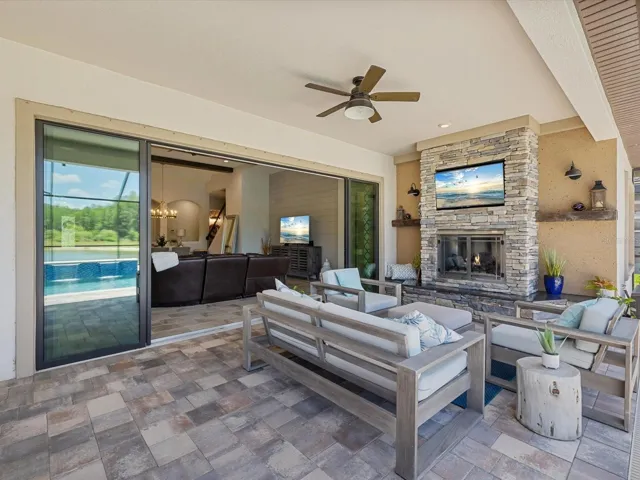 Outdoor gas fireplace