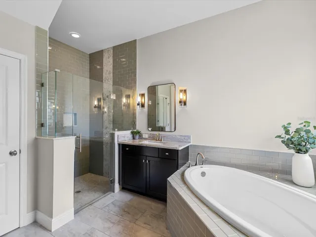 Primary en-suite