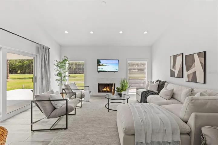 family room overlooking golf course