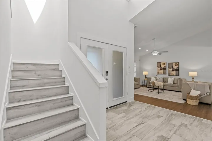 Entry staircase