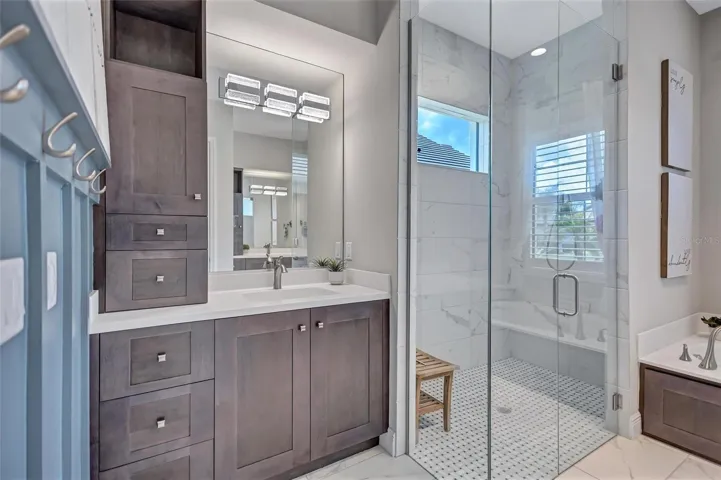 primary bathroom w/walk in shower