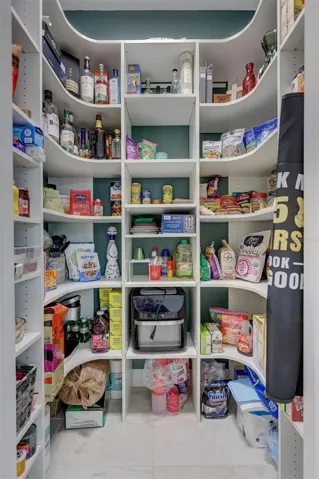 Kitchen pantry