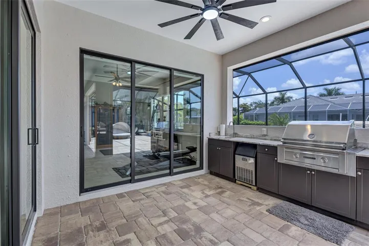 Outdoor kitchen w/natural gas grill and ice machine