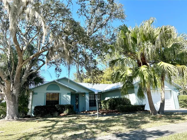 Clean 3 Bedroom, 2 Bath with Large Screened Lanai