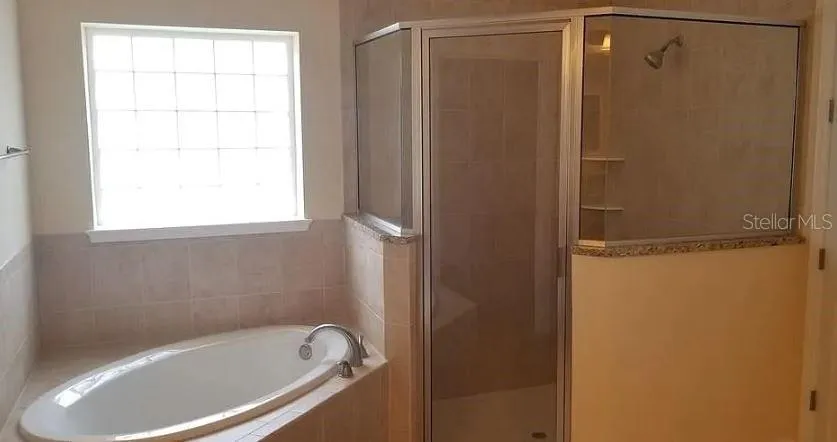 primary bath room garden tub & glass shower