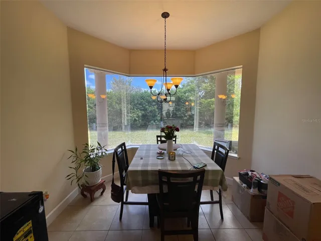 eat-in-kitchen