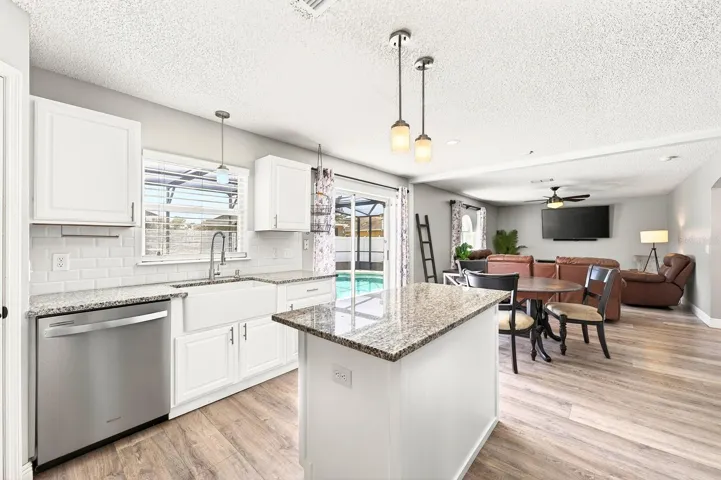 Open Kitchen.