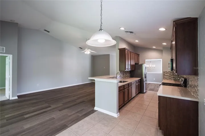 Kitchen/Eat-In Dining