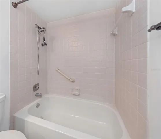 Main level full bath
