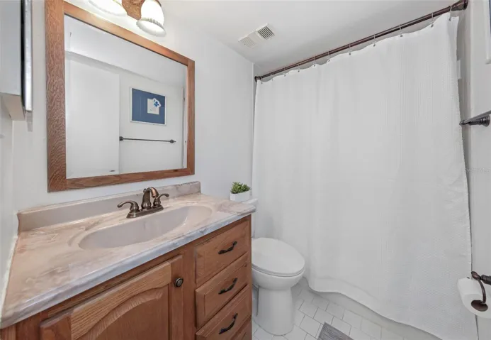 Main level bath