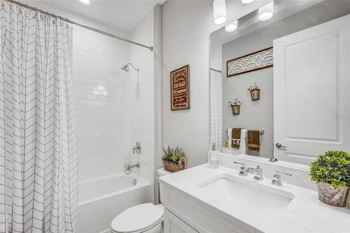 Updated 2nd full bath with Tile Shower