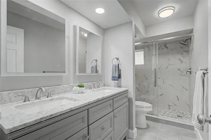 2nd Full Bath - Hall