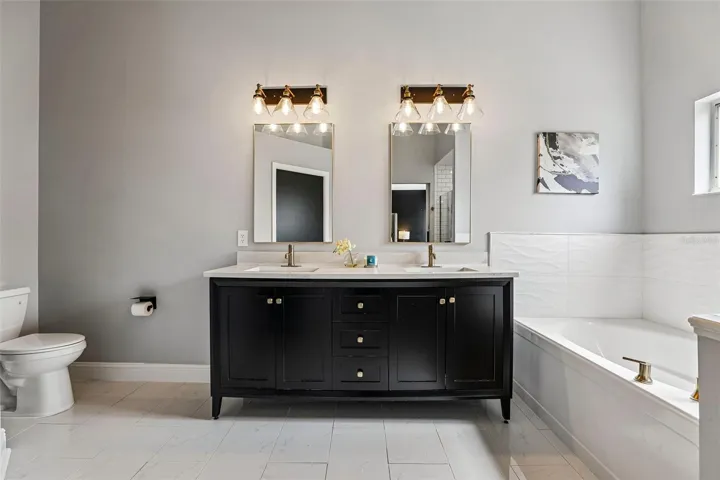 Fully updated primary en-suite bath.